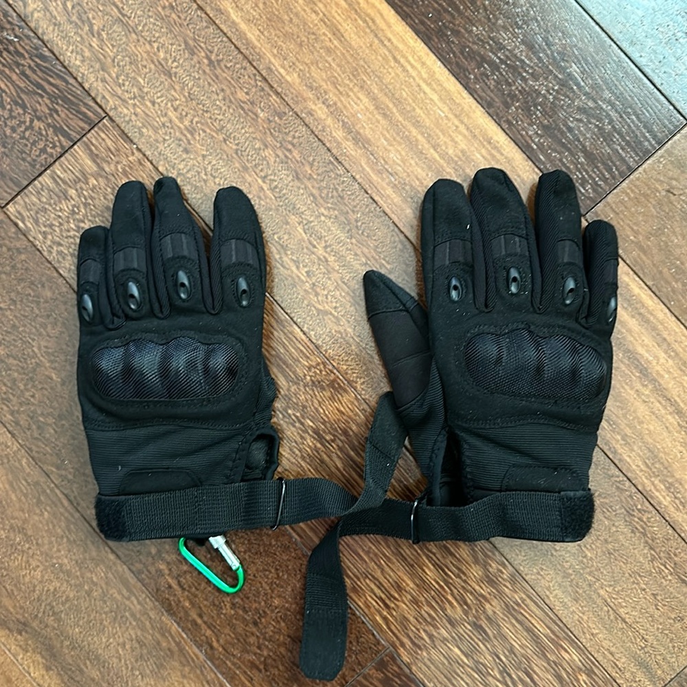 Kemi Moto motorcycle gloves with knuckle guards
